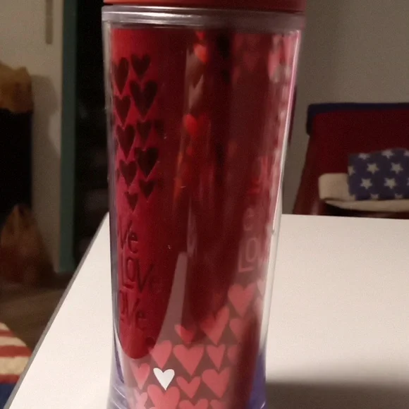 Valentine's Day Starbucks travel mug Excellent condition 💋 - Picture 2 of 7
